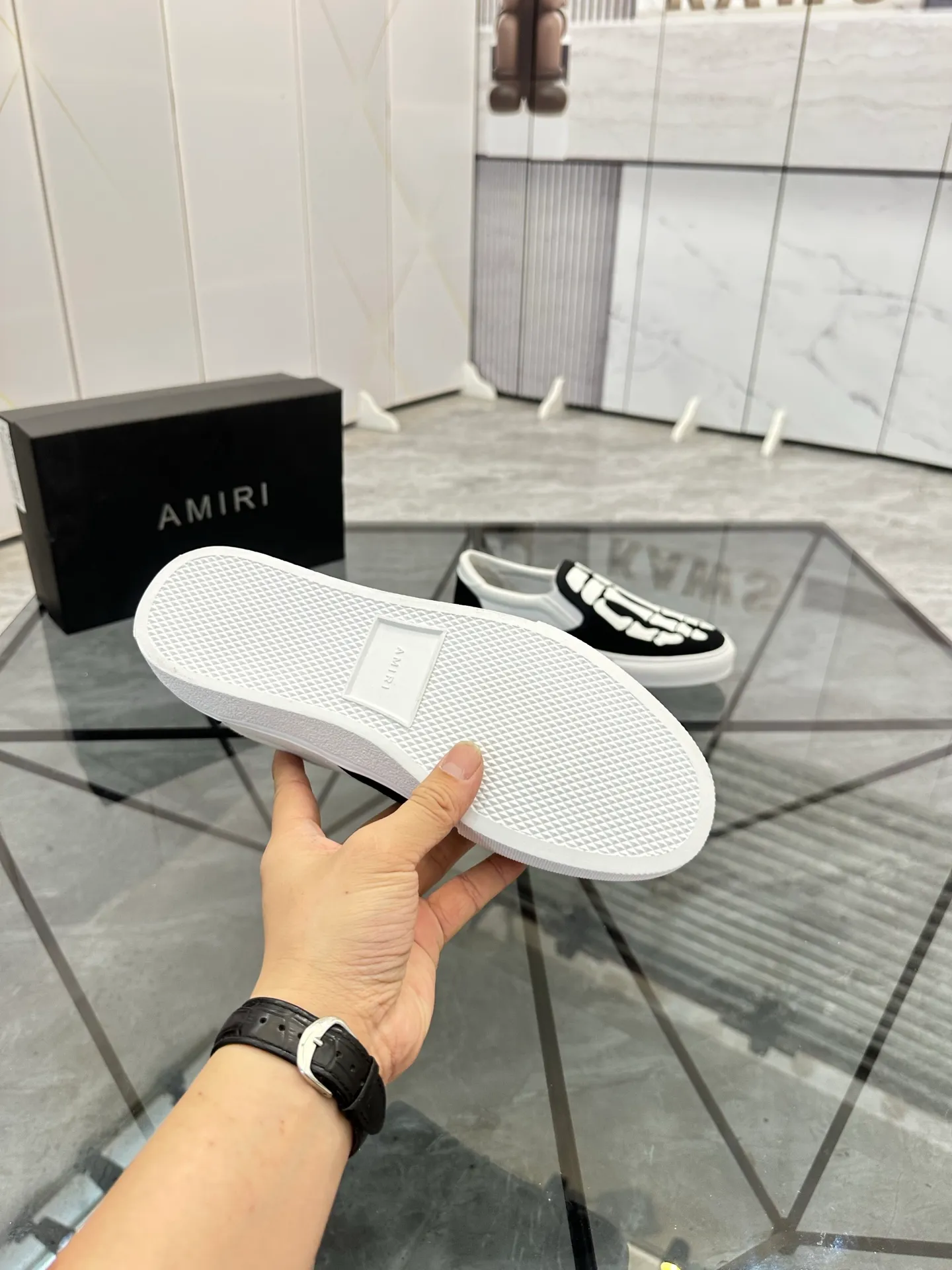 Men's shoes for sale 💰: 💰P420¥ Product trademark: AMIRI*「EMIR*] slip-on Regular size: 38-44 (can be customized to 37.45.46) Product materials: Upper imported original fabric spliced ​​cowhide, breathable lining, original outsole. No.: 1023